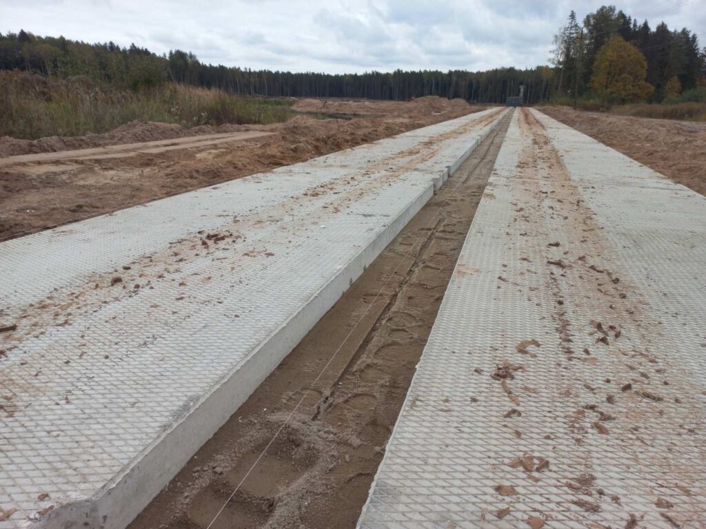 Дорога из бетонных плит