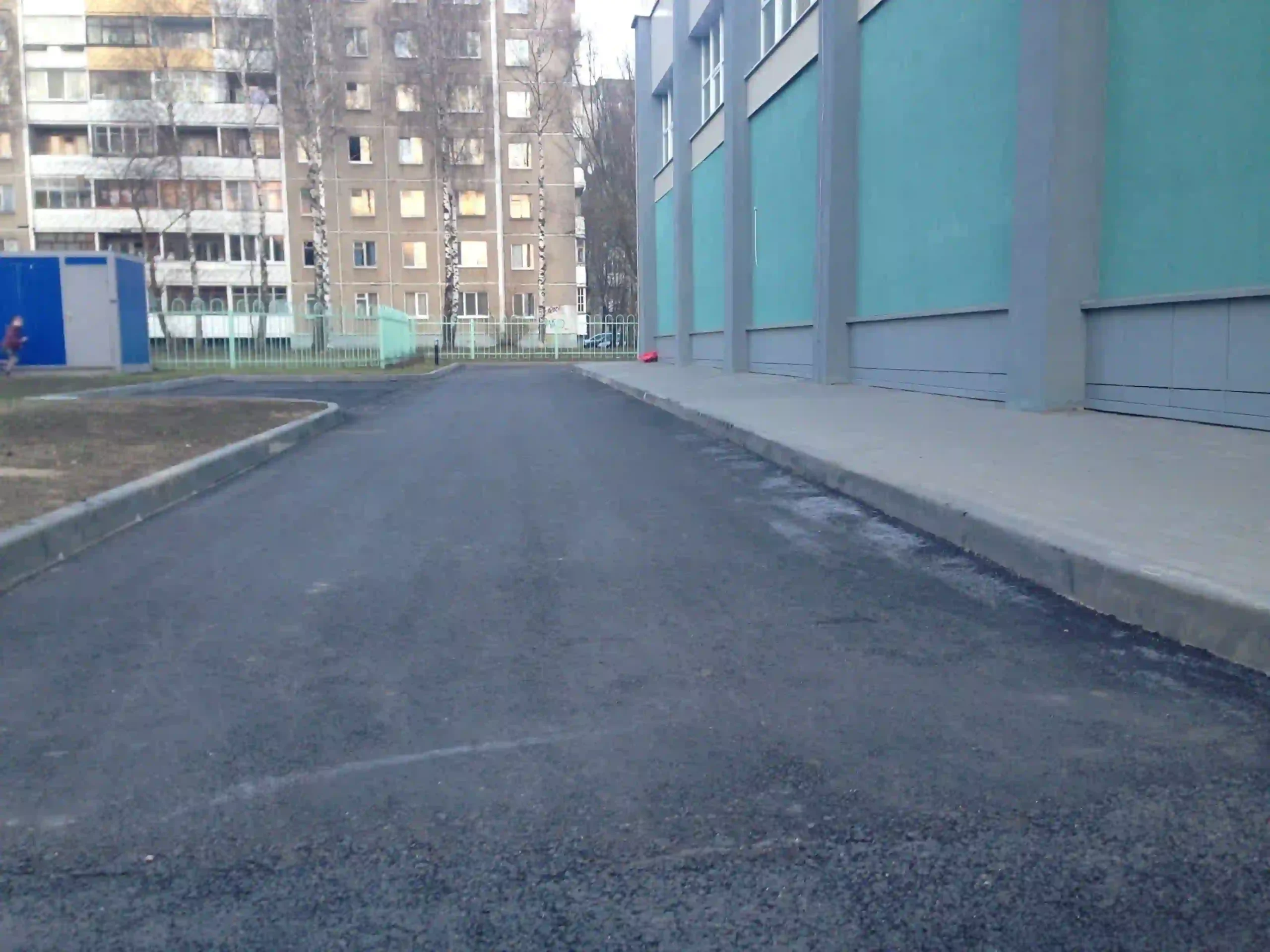 Асфальтирование дворовой территории в Минске с аккуратными примыканиями