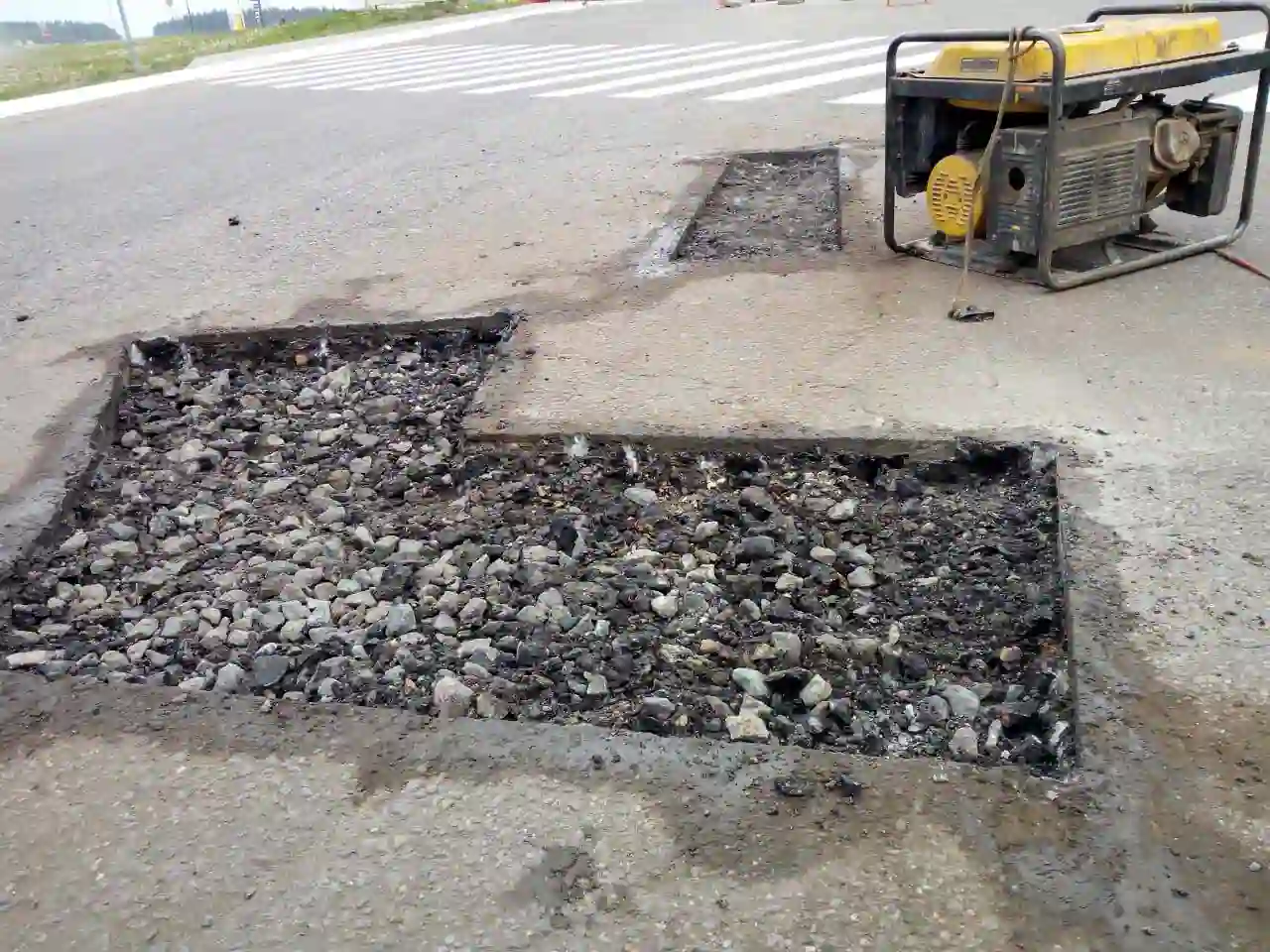 Ямочный ремонт асфальта на дорогах и проездах в Минске