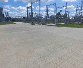 Бетонная дорога с цементобетонным покрытием на промышленном объекте