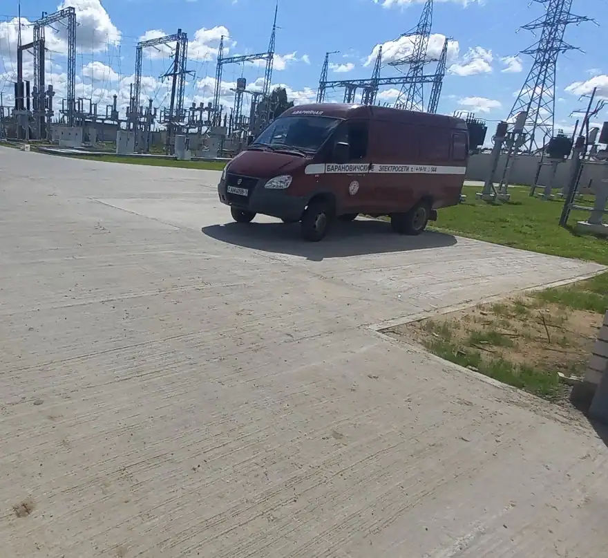 Цементобетонное покрытие площадки и парковки для служебного транспорта